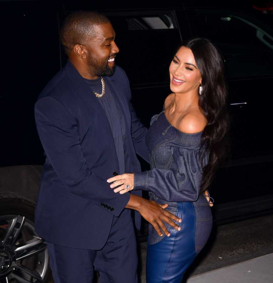 金·卡戴珊(Kim Kardashian)等。 看着镜头:坎耶·韦斯特(Kanye West)和金·卡戴珊(Kim Kardashian)
